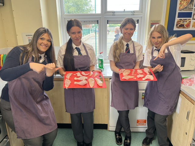 🍗 MASTERCHEF VIBES IN THE FOOD ROOM! 👩‍🍳👨‍🍳