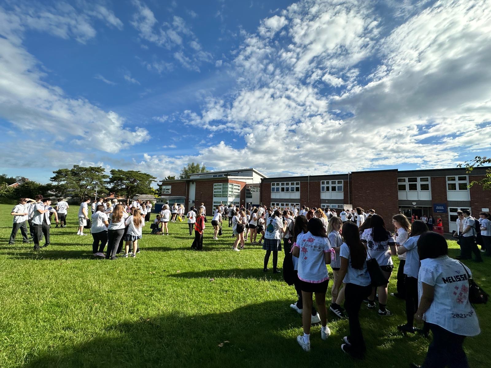  #cohort2026 #pride #lastday #year11 🦁
